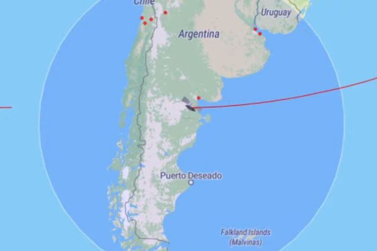 Imagen de la ubicación del cohete en la tarde del viernes, al cruzar Chile y la Argentina