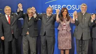 Los ex presidentes Sebastián Piñera (Chile), Pepe Mujica (Uruguay), Lula Da Silva (Brasil), Cristina Kirchner (Argentina) y Fernando Lugo (Paraguay)