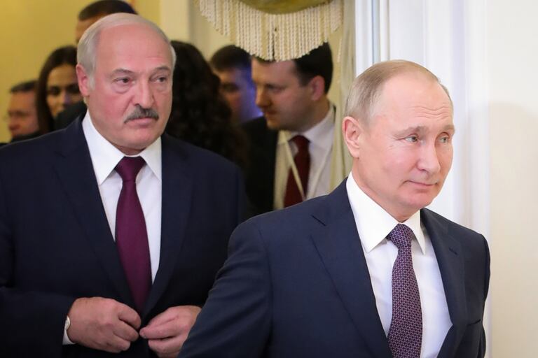El presidente bielorruso Alexandre Lukashenko y su homólogo ruso Vladimir Putin