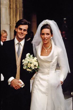 Los padres de Louis, Mark Victor Cunningham y la princesa Charlotte de Luxemburgo, el día de su boda, en Saint-Rémy-de-Provence, en 1993. Son financistas y se conocieron cuando estudiaban en Oxford, la misma universidad de la que egresó el segundo de sus hijos, que hoy es actor.