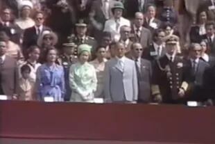 La reina Isabel II visitó México en 1975 (Foto: Captura de video de la transmisión de Televisa)