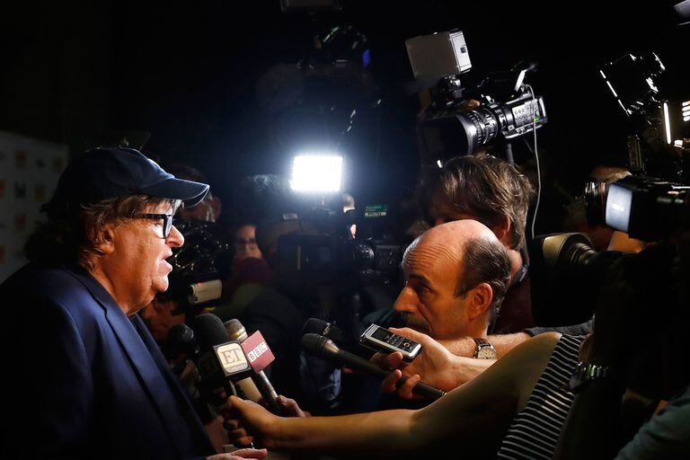 Cómo es el impactante nuevo documental de Michael Moore que arrasó en Toronto