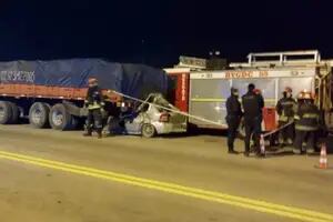 Un hombre murió tras chocar con su auto contra un camión en la ruta nacional 3