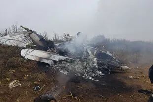 Los restos del avión estrellado en La Pampa, que dejó un saldo de cinco muertos