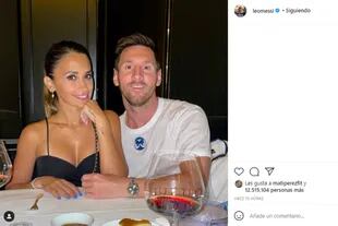 Lionel Messi y Antonela Roccuzzo posaron sonrientes en su salida romántica