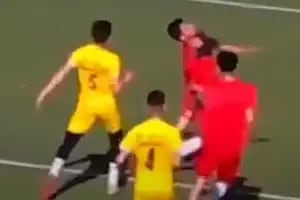 Un futbolista de 17 años murió después de recibir una patada durante un partido en Argelia