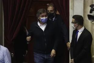 Máximo Kirchner entra al recinto para dar el quorum para la votación
