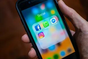 Las revelaciones del informe The Facebook Files muestran a una compañía desesperada por mantener la revelancia de sus plataformas ante avances de aplicaciones más atractivas para los jóvenes, como Snapchat y TikTok