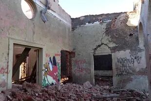 Antes de su demolición, La Chica de Salto era frecuentada "por grafiteros, espiritistas, motoqueros y ciclistas". Foto por Gus Benitez