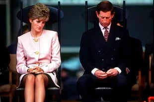 Ladi Di y el príncipe Carlos se divorciaron en 1996