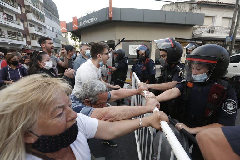 Incidentes en la marcha en reclamo por seguridad en Ramos Mejía tras el crimen del quiosquero