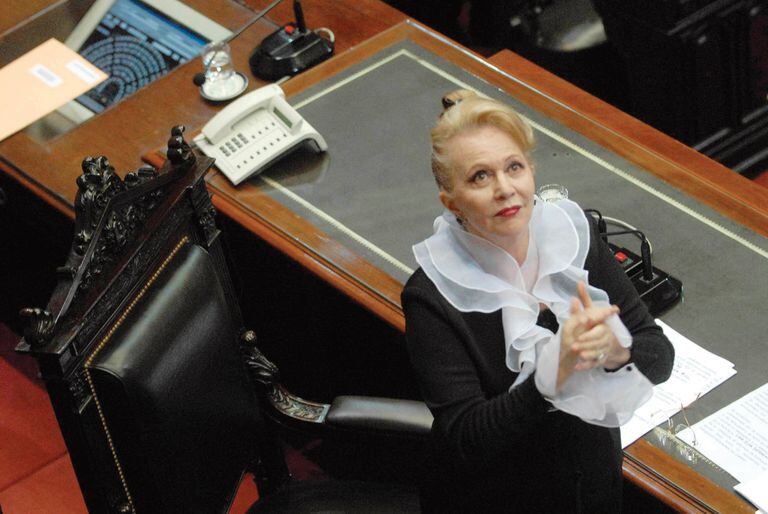 Ya como diputada, el 3 de diciembre de 2009, les tomó el juramento a los nuevos legisladores.