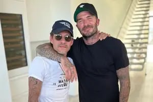 Marc Anthony fue captado en un yate con David Beckham y su aspecto impactó a sus fans