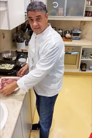 “El sábado es nuestro día para cocinar en familia. Jorge es el experto, prepara cocina italiana por sus raíces, y hace las mejores pastas y salsas”