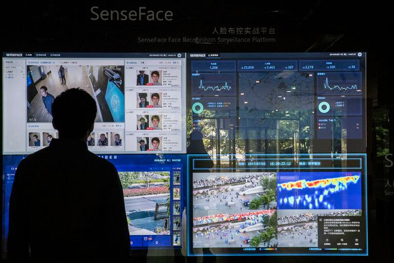 Una demostracin de reconocimiento facial realizado por algoritmos de la empresa de inteligencia artificial Sense Time en Shangai China