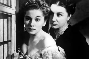 Joan Fontaine tenía 22 años cuando filmó Rebeca, una mujer inolvidable, la primera película de Alfred Hitchcock en Hollywood