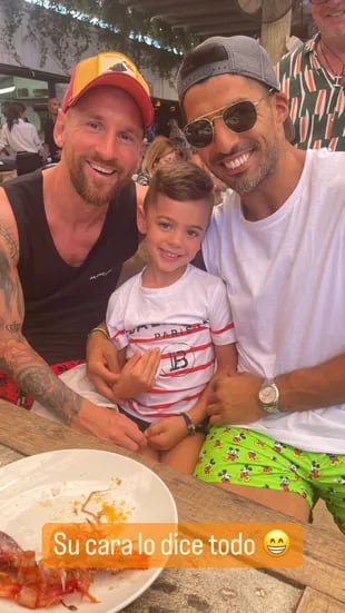 Lionel Messi, Thiago Aspas y Luis Suárez disfrutando de los últimos días de vacaciones. Foto/Instagram: @jenniru10
