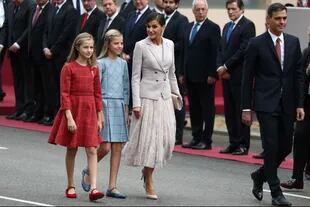 La reina Letizia y sus hijas Sofía y Leonor, junto con el presidente Pedro Sánchez en la celebración por la fiesta nacional del 12 de octubre