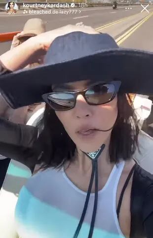 Kourtney Kardashian se grabó junto a su familia en un video al aire libre dentro de un vehículo y compartió las imágenes en las redes sociales