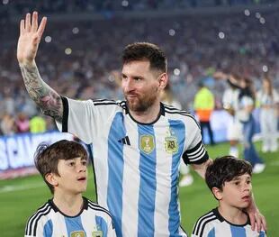 Lionel Messi compartió la noche con sus hijos