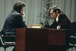 Bobby Fischer y Boris Spassky el 31 de agosto de 1972, en Reykhavik, la más resonante serie por el match mundial de ajedrez, envuelta en las polémicas de la Guerra Fría
