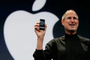 Steve Jobs presentó el primer Iphone en 2007