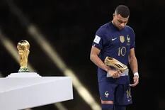 La reacción de Mbappé tras recibir el premio al máximo goleador del Mundial