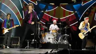Los Rolling Stones en plena acción en el Estadio Unico de La Plata