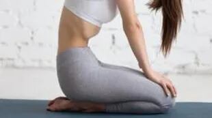 Hay varias técnicas y programas de ejercicios para realinear los músculos abdominales que idealmente deberías consultar con un fisioterapeuta