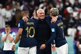 La felicitación de Didier Deschamps (para Mbappé y Antoine Griezmann; Francia ha hecho un culto del contraataque