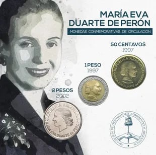 Un pack con tres monedas conmemorativas de Eva Perón que vendía la Asociación de Profesionales Numismáticos Argentinos