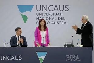 Aplaudió de pie a Cristina Kirchner y pidieron que renuncie