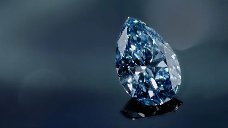 El increÃ­ble anillo que tiene un diamante azul de 11,1 quilates y que subastaron a un precio rÃ©cord
