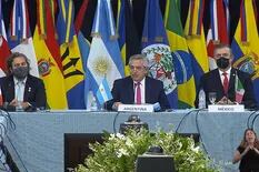 Fernández intenta mostrarse como “líder regional” y hace equilibrio entre Venezuela y EE.UU.