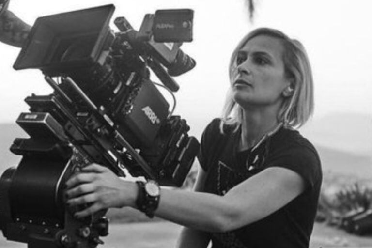 Halyna Hutchins, la directora de fotografía que murió el 21 de octubre en pleno rodaje por el disparo accidental de un arma manejada por Baldwin  