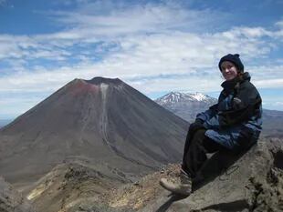 En la cima del monte Tongariro, después de subir al volcán Nauruhoe, en Nueva Zelanda.