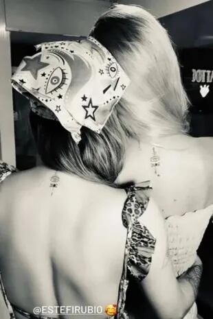 El tatuaje idéntico de Nicole Neumann y su amiga Stefanía Rubio