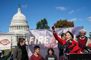Sally Field fue arrestada mientras protestaba junto a Jane Fonda en Washington