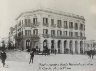 José Hernández escribió el texto alojado en el Hotel Argentino