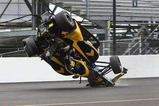 El accidente de Colton Herta en la primera curva de la práctica final del Indianapolis 500.