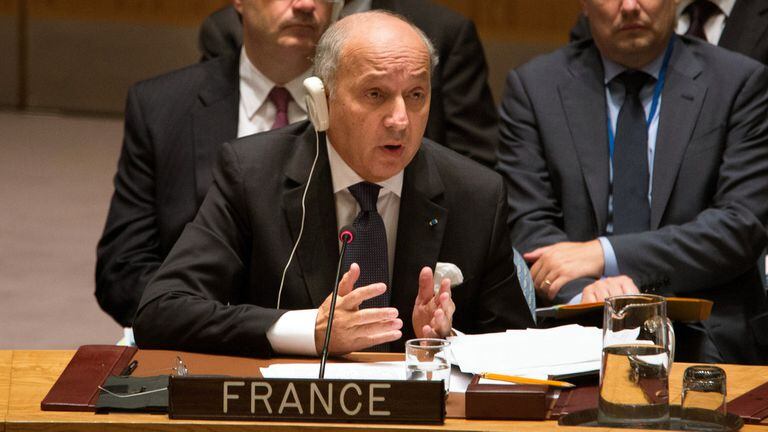 El canciller de Francia, Laurent Fabius, puso en duda que Rusia haya bombardeado en Siria a objetivos de Estado Islámico y no otros