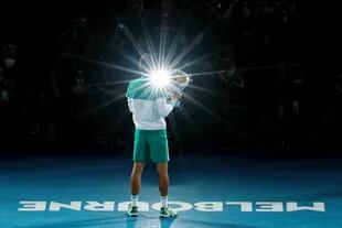 Nueve veces se consagró Djokovic en Australia; pero su idolatría podría ponerse en duda después del escándalo por su permiso especial para jugar en 2022