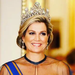 Máxima de Holanda lució la tiara de Estuardo en un encuentro con Isabel II.