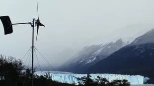 Un aerogenerador instalado en el Parque Nacional Los Glaciares por el equipo de energías renovables de APN