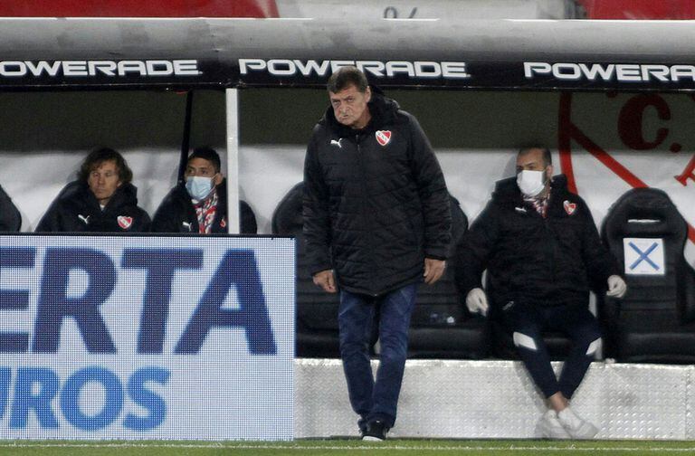 Falcioni vio el partido con seriedad, pero Independiente fue una amplia sonrisa