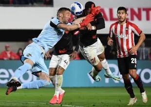 El gol de Paranaense en tiempo adicional fue uno de los ejes de la polémica el último jueves y decretó la marginación del equipo pincharrata por la Copa Libertadores.