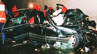 Así quedó el Mercedes Benz en el que viajaba Lady Di tras el impacto contra una columna del túnel del Puente del Alma de París