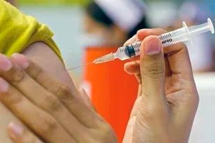 La cara negativa del turismo de vacunas desde América Latina es que "agrava las desigualdades en los países de origen".