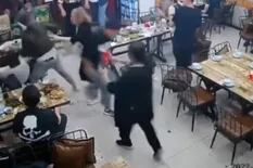 Conmoción por el video de un brutal ataque a mujeres en un restaurante en China