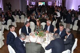 Junto a diferentes autoridades, la gobernadora Vidal asistió a la cena de Expoagro 2019